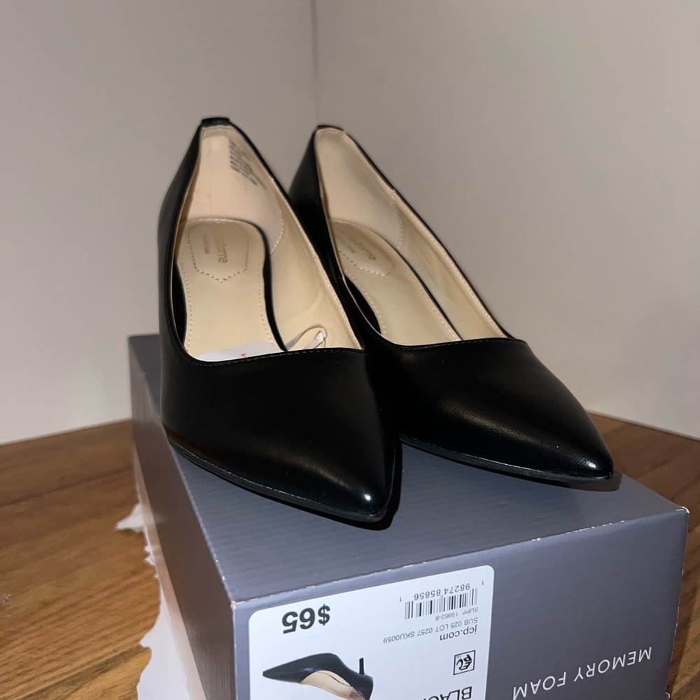 Liz Claiborne Black Women's Pointed Toe Pumps 7 M